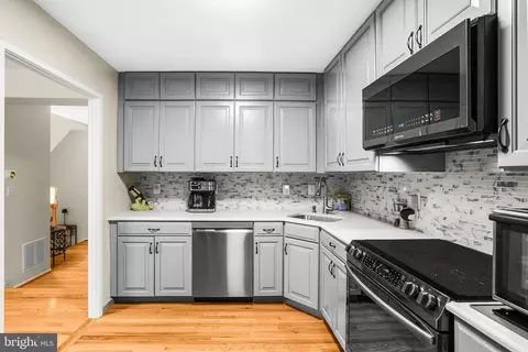 Kitchen - 2418 Ridgehampton Ct, Reston, VA 20191 photo 3 of 3