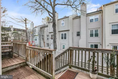 Exterior - 2418 Ridgehampton Ct, Reston, VA 20191 photo 2 of 4