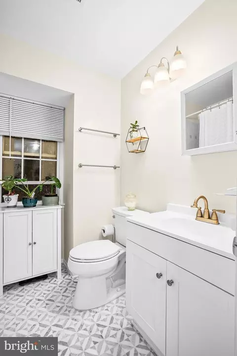 Bath - 2418 Ridgehampton Ct, Reston, VA 20191 photo 2 of 3