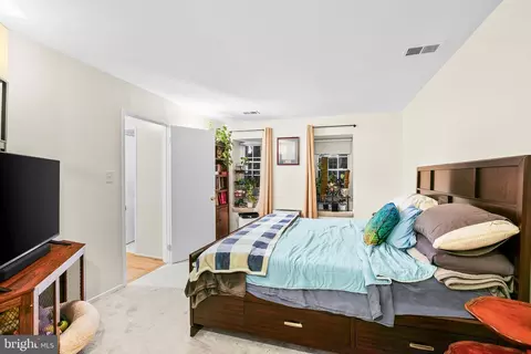 Bedroom - 2418 Ridgehampton Ct, Reston, VA 20191 photo 3 of 4