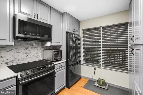 Kitchen - 2418 Ridgehampton Ct, Reston, VA 20191 photo 2 of 3