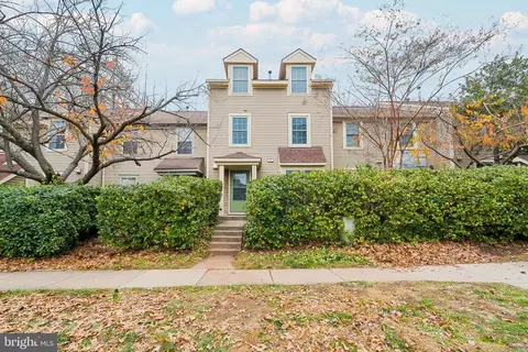 6035 Netherton St, Centreville, VA 20120