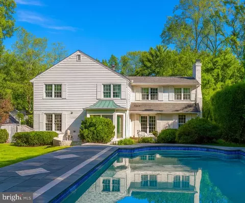 8801 Lynnhurst Dr, Fairfax, VA 22031