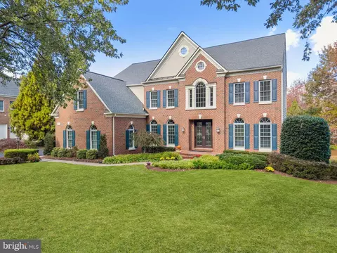 12802 Holly Grove Ct, Fairfax, VA 22033