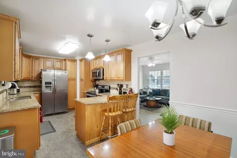 Kitchen - 7215 Beverly Park Dr, Springfield, VA 22150 photo 1 of 6