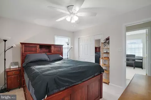 Bedroom - 7215 Beverly Park Dr, Springfield, VA 22150 photo 4 of 7