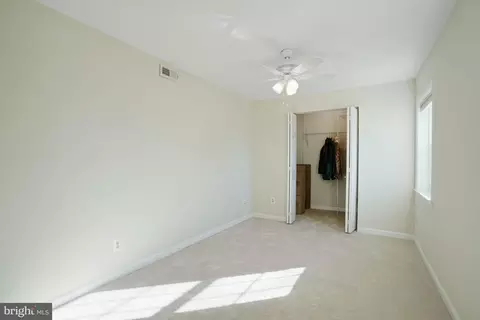 Bedroom - 7215 Beverly Park Dr, Springfield, VA 22150 photo 5 of 7