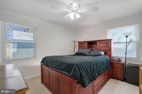 Bedroom - 7215 Beverly Park Dr, Springfield, VA 22150 photo 1 of 7