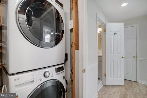 Other - 7215 Beverly Park Dr, Springfield, VA 22150 photo 9 of 15