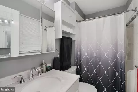 Bath - 7215 Beverly Park Dr, Springfield, VA 22150 photo 1 of 4