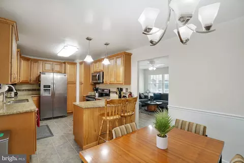 Kitchen - 7215 Beverly Park Dr, Springfield, VA 22150 photo 6 of 6