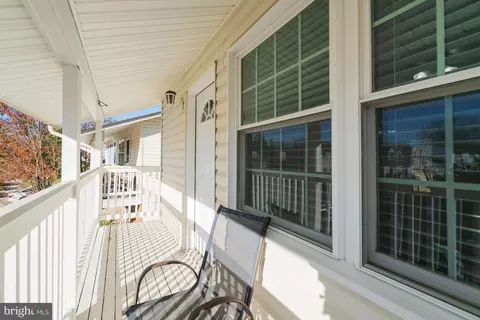 Exterior - 7215 Beverly Park Dr, Springfield, VA 22150 photo 5 of 10