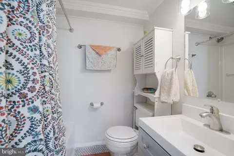 Bath - 7215 Beverly Park Dr, Springfield, VA 22150 photo 4 of 4