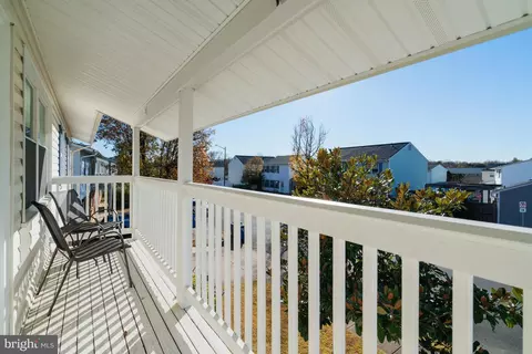 Exterior - 7215 Beverly Park Dr, Springfield, VA 22150 photo 4 of 10