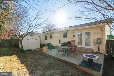 Exterior - 7215 Beverly Park Dr, Springfield, VA 22150 photo 8 of 10