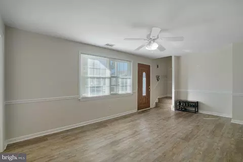 Entry Way - 7215 Beverly Park Dr, Springfield, VA 22150 photo 2 of 6