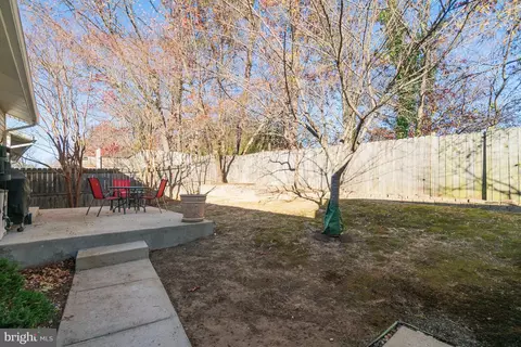 Exterior - 7215 Beverly Park Dr, Springfield, VA 22150 photo 7 of 10