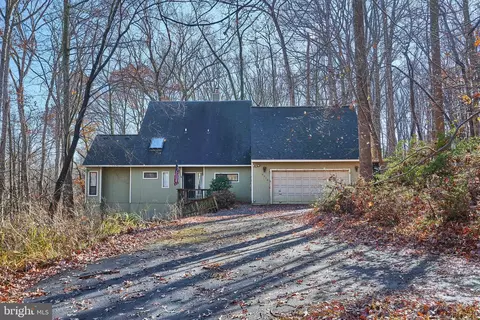 8415 Spicewood Ct, Annandale, VA 22003
