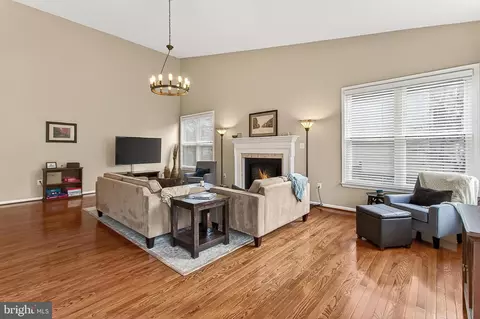 Living - 7736 White Willow Ct, Springfield, VA 22153 photo 1 of 3