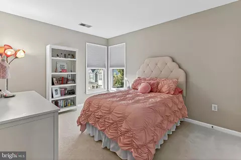 Bedroom - 7736 White Willow Ct, Springfield, VA 22153 photo 5 of 10