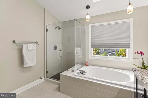 Bath - 7736 White Willow Ct, Springfield, VA 22153 photo 4 of 6