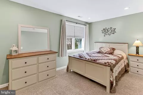 Bedroom - 7736 White Willow Ct, Springfield, VA 22153 photo 9 of 10