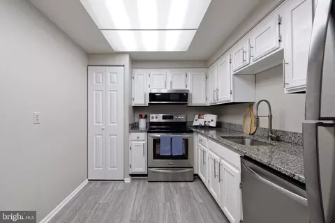 Kitchen - 7680 Tremayne Pl #308, Mclean, VA 22102 photo 2 of 2