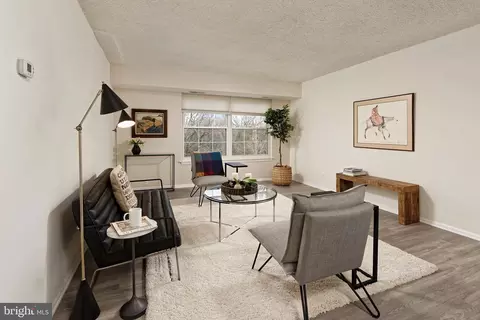 Living - 7680 Tremayne Pl #308, Mclean, VA 22102 photo 1 of 2