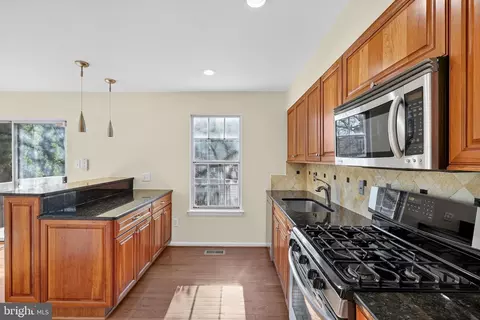 7701 Solomon Seal Dr, Springfield, VA 22152 photo 14