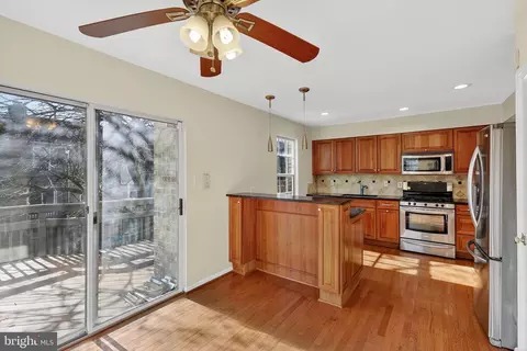 7701 Solomon Seal Dr, Springfield, VA 22152 photo 33