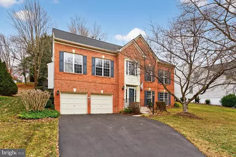 5791 Valley View Dr, Alexandria, VA 22310