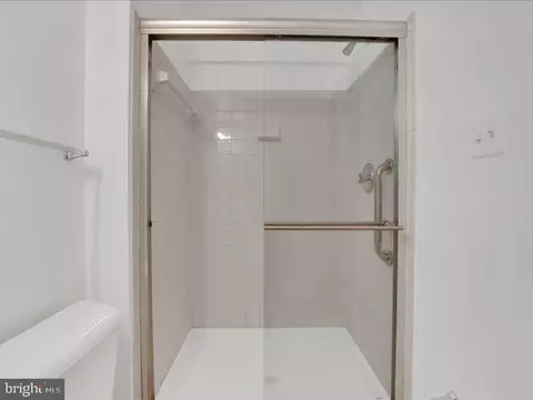 Bath - 6358 Racetec Pl, Springfield, VA 22150 photo 3 of 6
