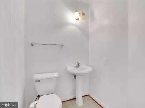 Bath - 6358 Racetec Pl, Springfield, VA 22150 photo 1 of 6