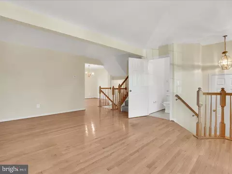 Living - 6358 Racetec Pl, Springfield, VA 22150 photo 2 of 4