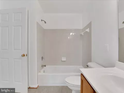Bath - 6358 Racetec Pl, Springfield, VA 22150 photo 5 of 6