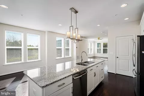 Kitchen - 14580 Lakestone Dr, Chantilly, VA 20151 photo 2 of 2