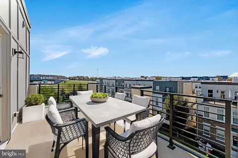Exterior - 14580 Lakestone Dr, Chantilly, VA 20151 photo 1 of 3