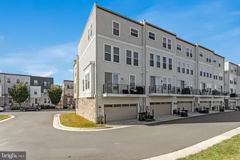Exterior - 14580 Lakestone Dr, Chantilly, VA 20151 photo 3 of 3