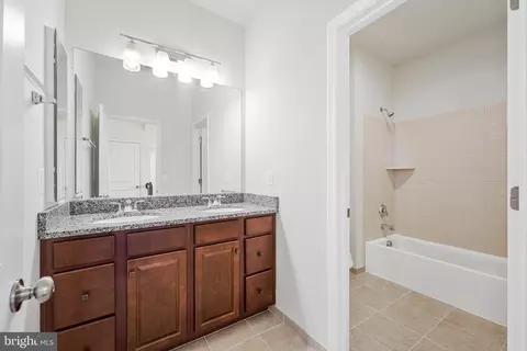 Entry Way - 14580 Lakestone Dr, Chantilly, VA 20151 photo 3 of 4