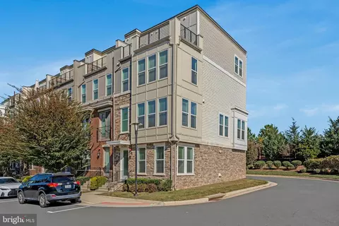 Exterior - 14580 Lakestone Dr, Chantilly, VA 20151 photo 2 of 3