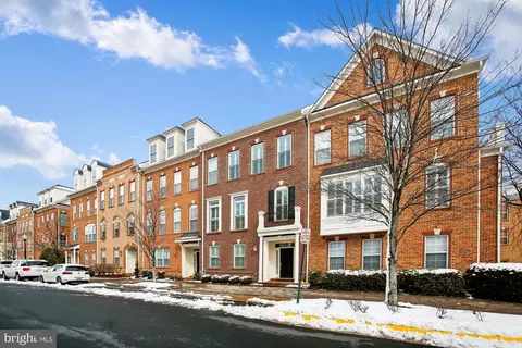 125 Fortnightly Blvd, Herndon, VA 20170