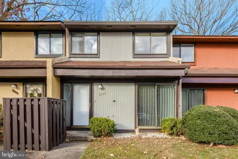 Exterior - 2142 Cartwright Pl, Reston, VA 20191 photo 2 of 12