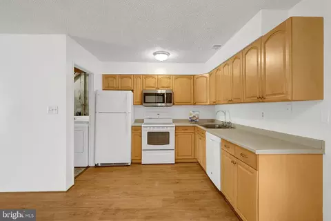 Kitchen - 2142 Cartwright Pl, Reston, VA 20191 photo 3 of 6