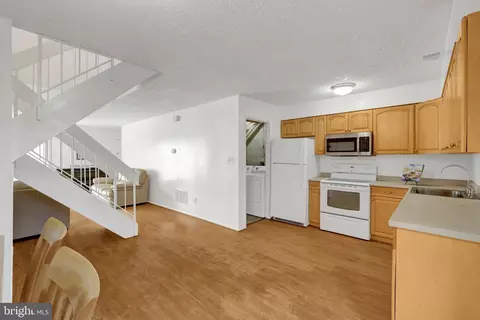 Kitchen - 2142 Cartwright Pl, Reston, VA 20191 photo 5 of 6