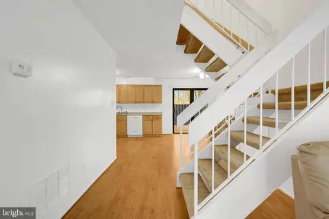 Entry Way - 2142 Cartwright Pl, Reston, VA 20191 photo 3 of 5
