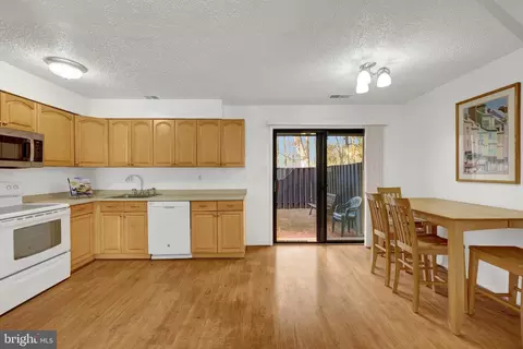 Kitchen - 2142 Cartwright Pl, Reston, VA 20191 photo 6 of 6