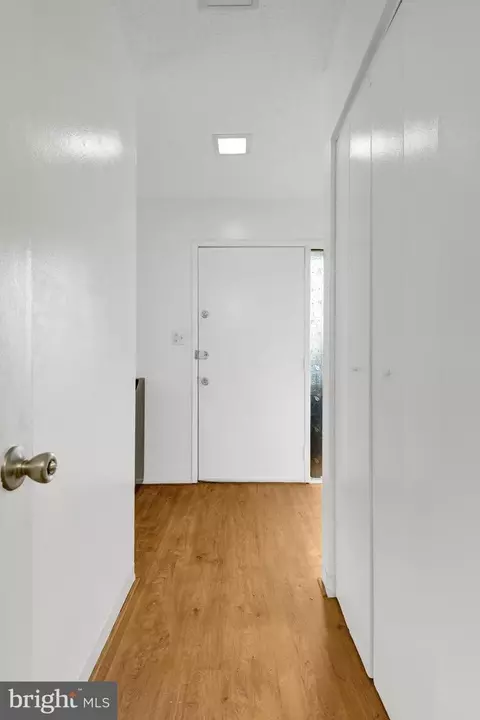 Entry Way - 2142 Cartwright Pl, Reston, VA 20191 photo 2 of 5
