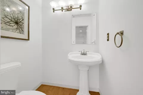 Bath - 2142 Cartwright Pl, Reston, VA 20191 photo 1 of 2