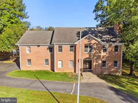 Exterior - 9200 Falls Run Rd, Mclean, VA 22102 photo 7 of 21