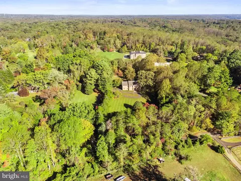 View/Area - 9200 Falls Run Rd, Mclean, VA 22102 photo 4 of 8
